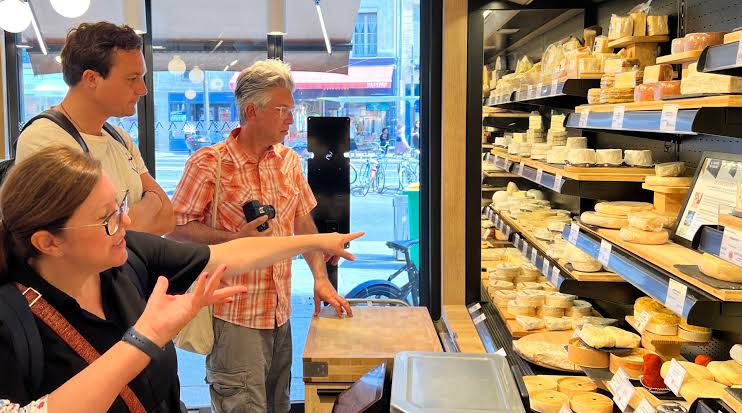 cheese tasting in Paris